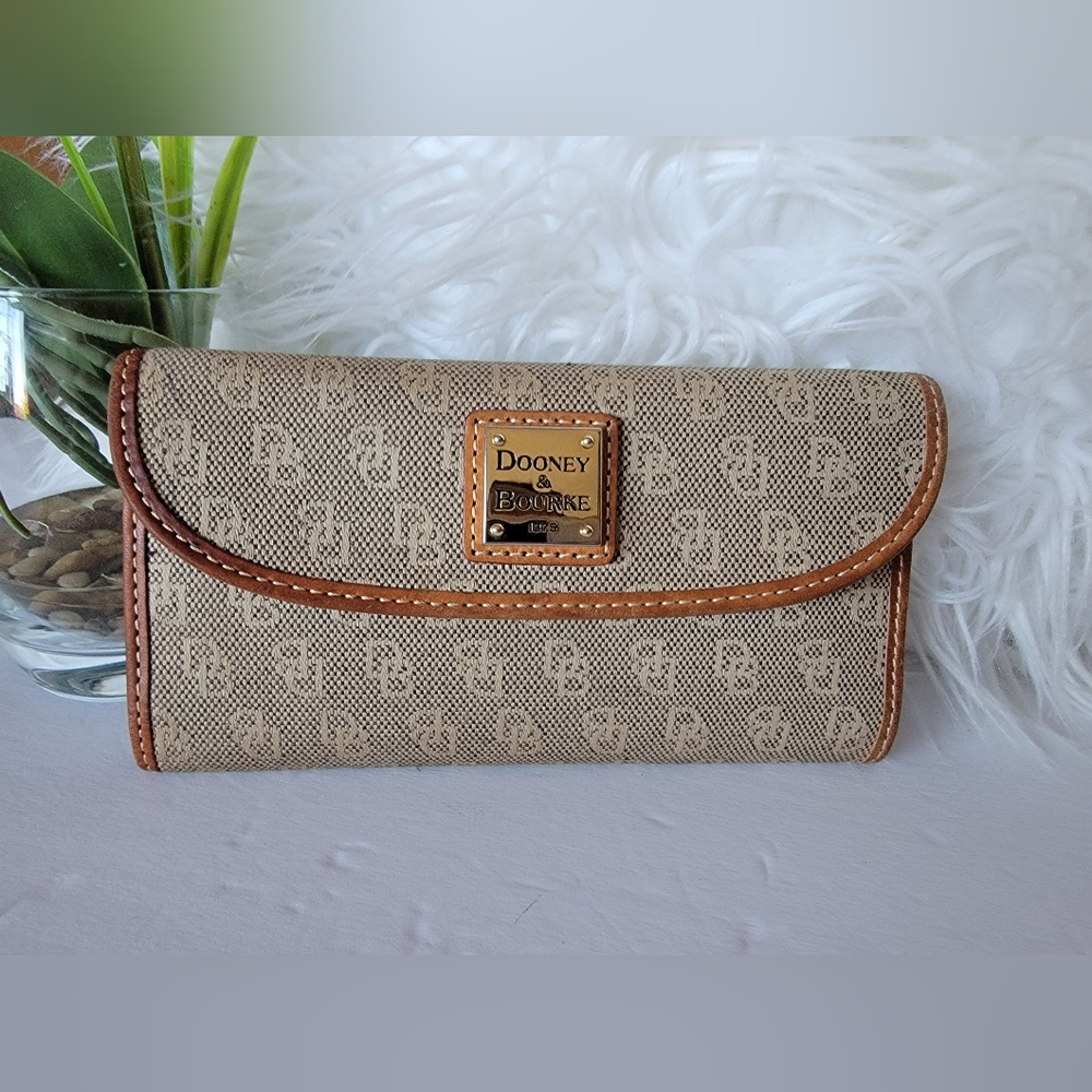 Dooney & Bourke Tan Brown Leather Canvas Signature Wallet